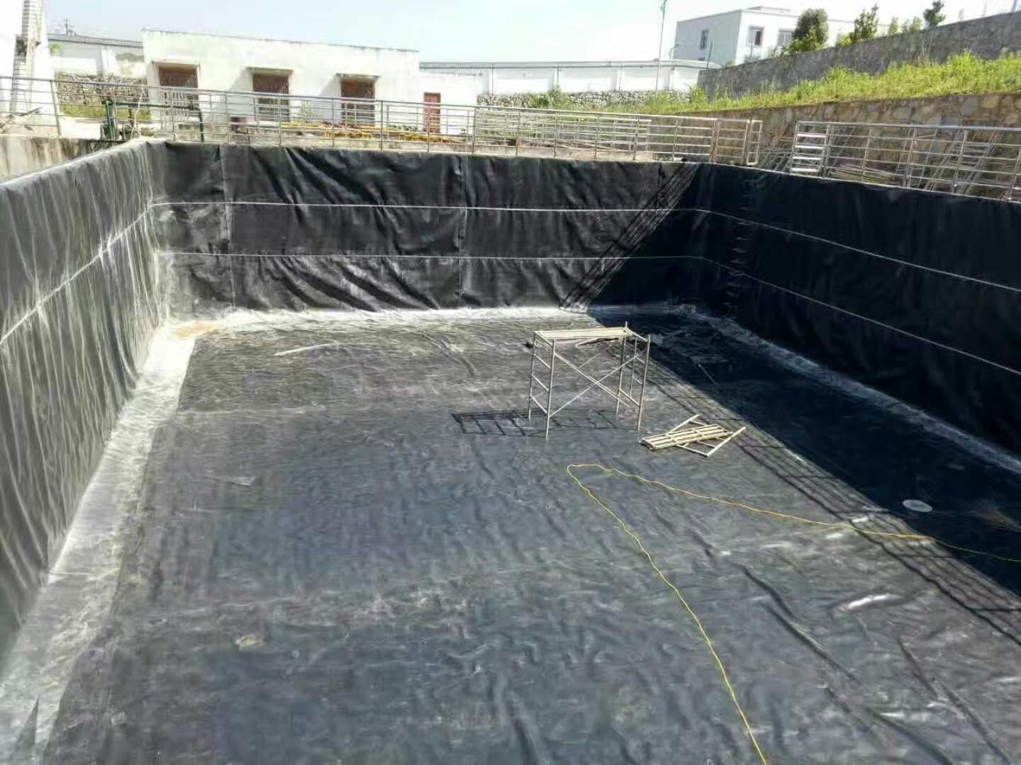 土工膜高難度施工