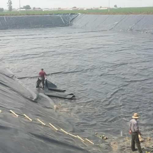 土工膜施工現(xiàn)場